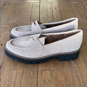 House of Harlow 1960 gunner light taupe gray suede platform loafers